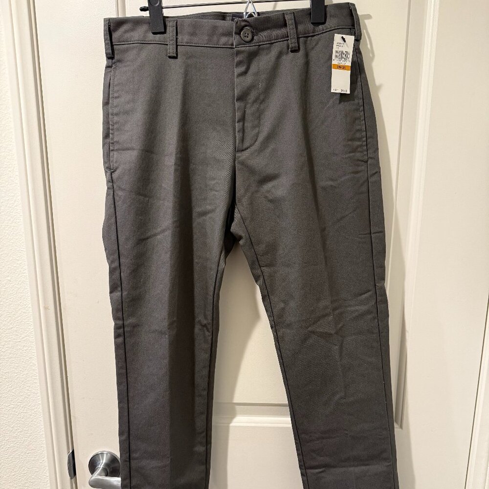 NWT Mens Van Heusen Olive Green Slim Fit Pant Size 29x32 MSRP: $68